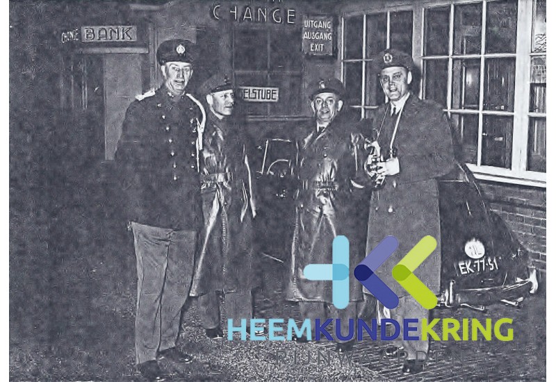 dhr. van Leeuwen,Smits en de inspecteur Timmer samen met de Adjudant Breeman van de K. Marechaussee april 1963 Coll. W.Lussing